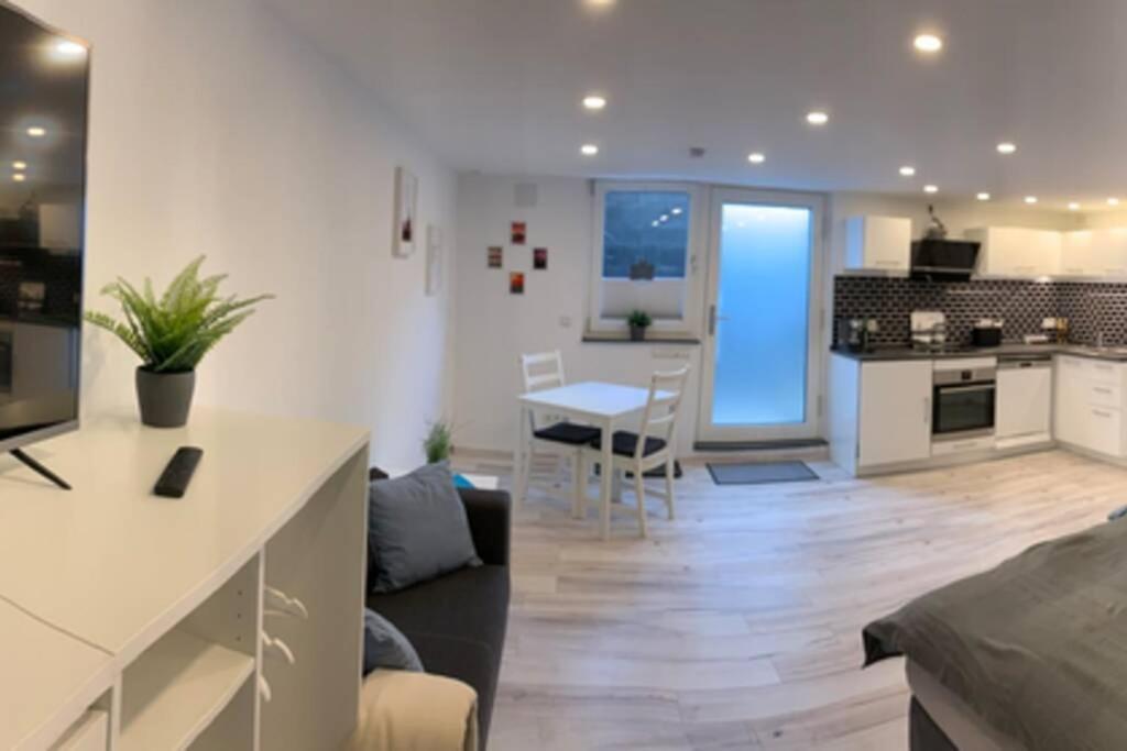 Modern Renovated Apartment Suited For Business Consultants - In Close Distance To Dt, Dhl And Un Campus - Reserved Parking Bonn Exterior foto