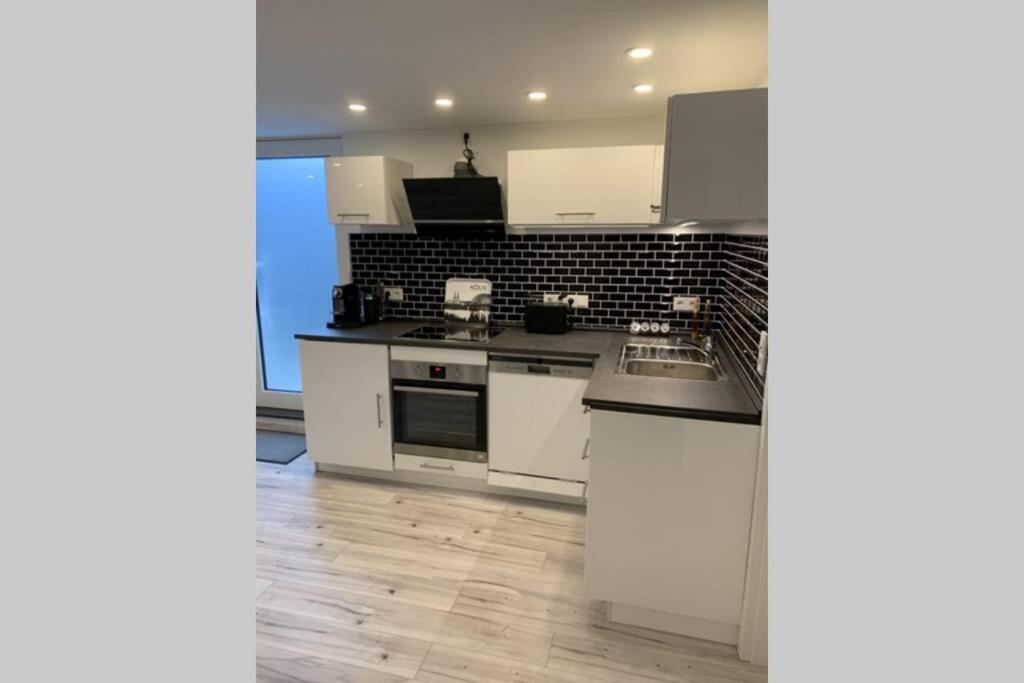 Modern Renovated Apartment Suited For Business Consultants - In Close Distance To Dt, Dhl And Un Campus - Reserved Parking Bonn Exterior foto